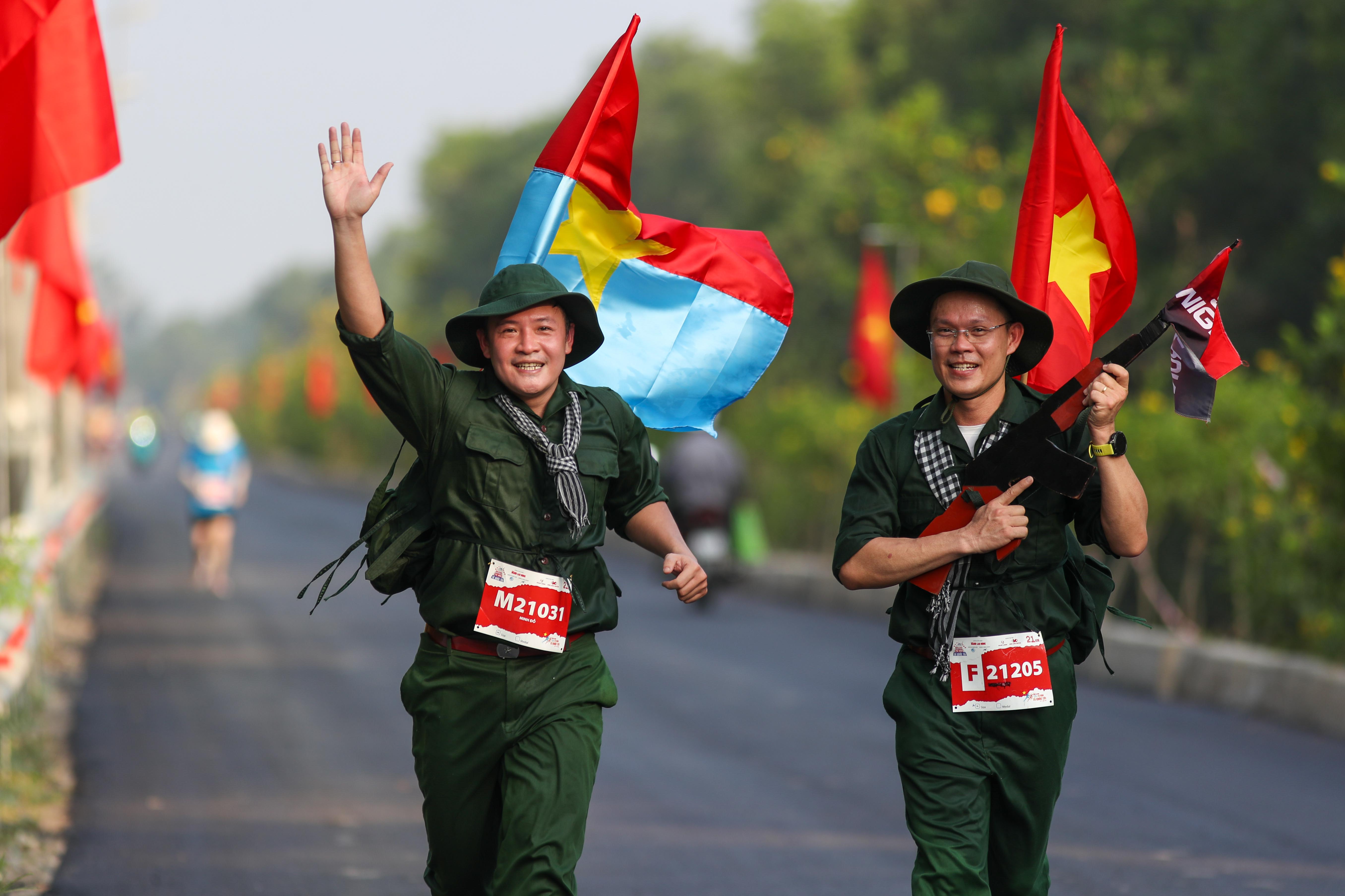 "Tự h&agrave;o Tổ quốc t&ocirc;i" lần 2 - 2025: Những bước chạy s&ocirc;i động tr&ecirc;n l&agrave;ng qu&ecirc; y&ecirc;n ả- Ảnh 8.