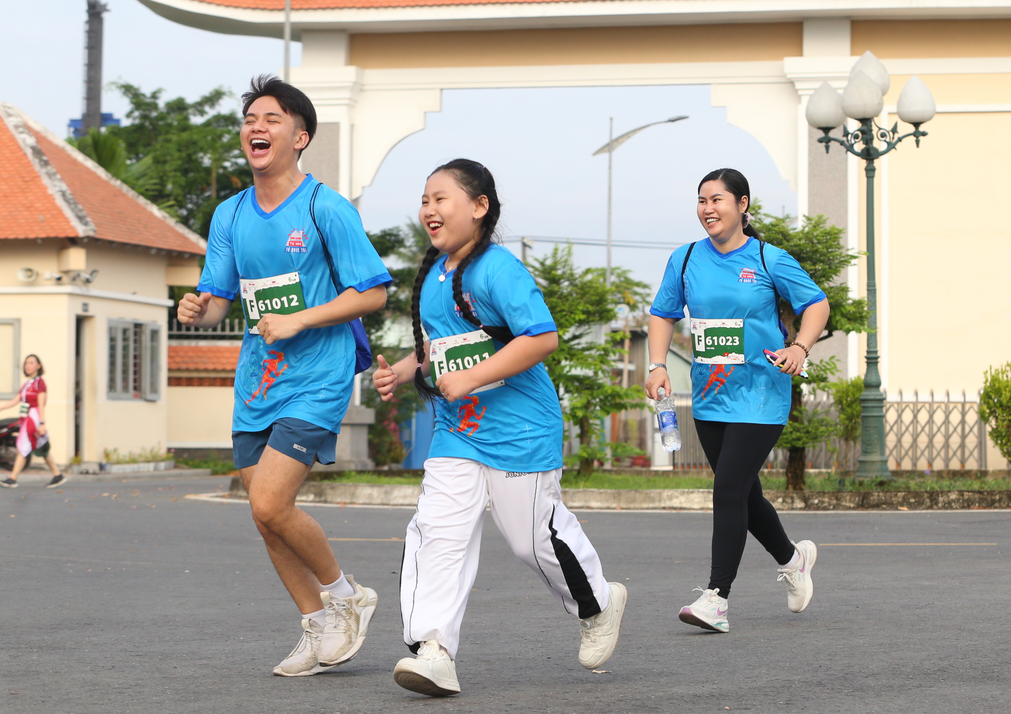 Giải half marathon "Tự h&agrave;o Tổ quốc t&ocirc;i" lần 2 - 2025: Niềm vui của c&aacute;c runner nh&iacute; v&agrave; gia đ&igrave;nh- Ảnh 5.