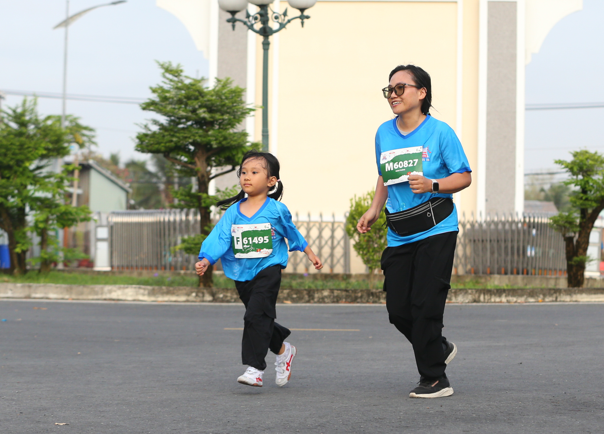 Giải half marathon "Tự h&agrave;o Tổ quốc t&ocirc;i" lần 2 - 2025: Niềm vui của c&aacute;c runner nh&iacute; v&agrave; gia đ&igrave;nh- Ảnh 6.