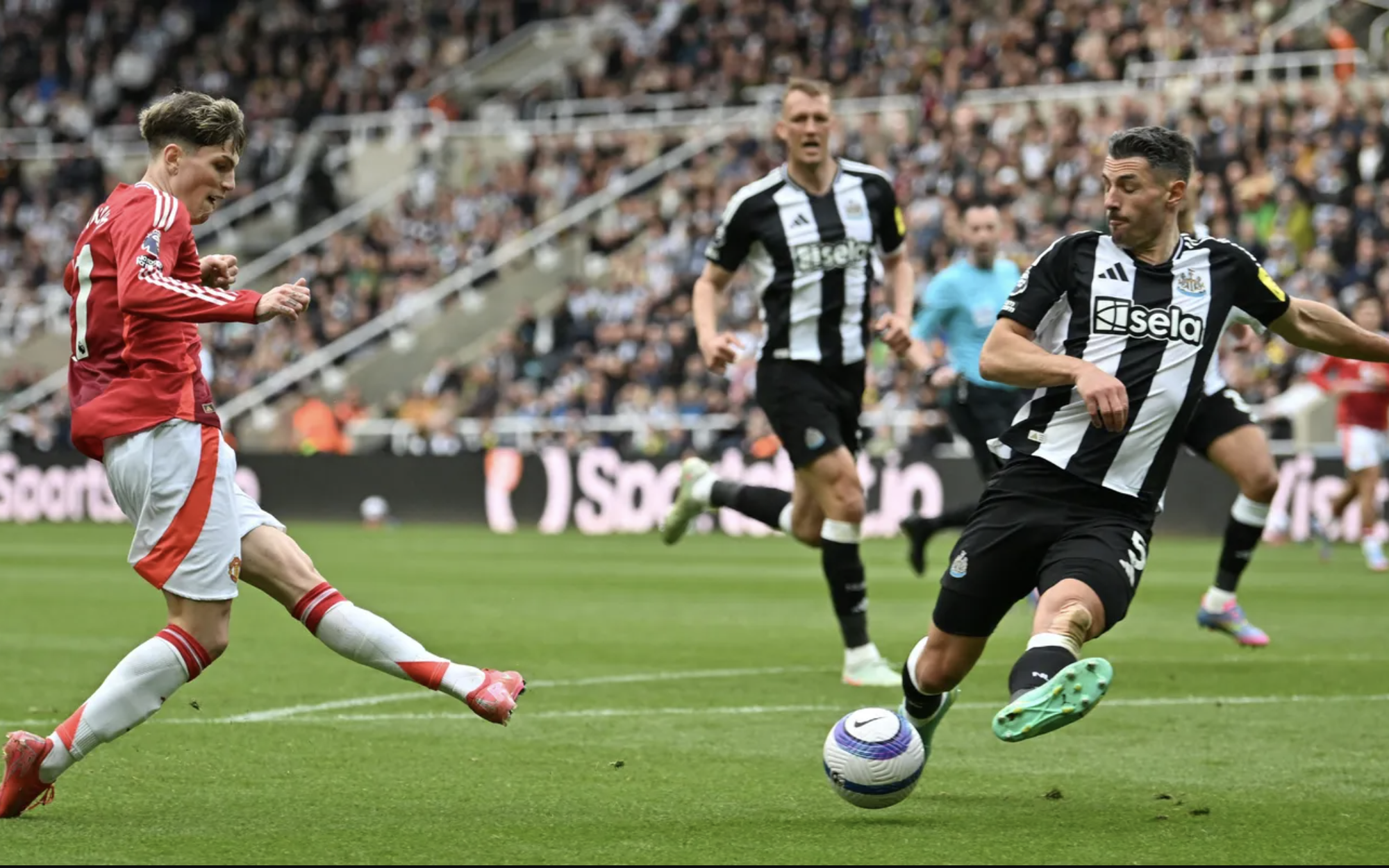 Man United thua tan tác Newcastle, chạm đáy thảm họa