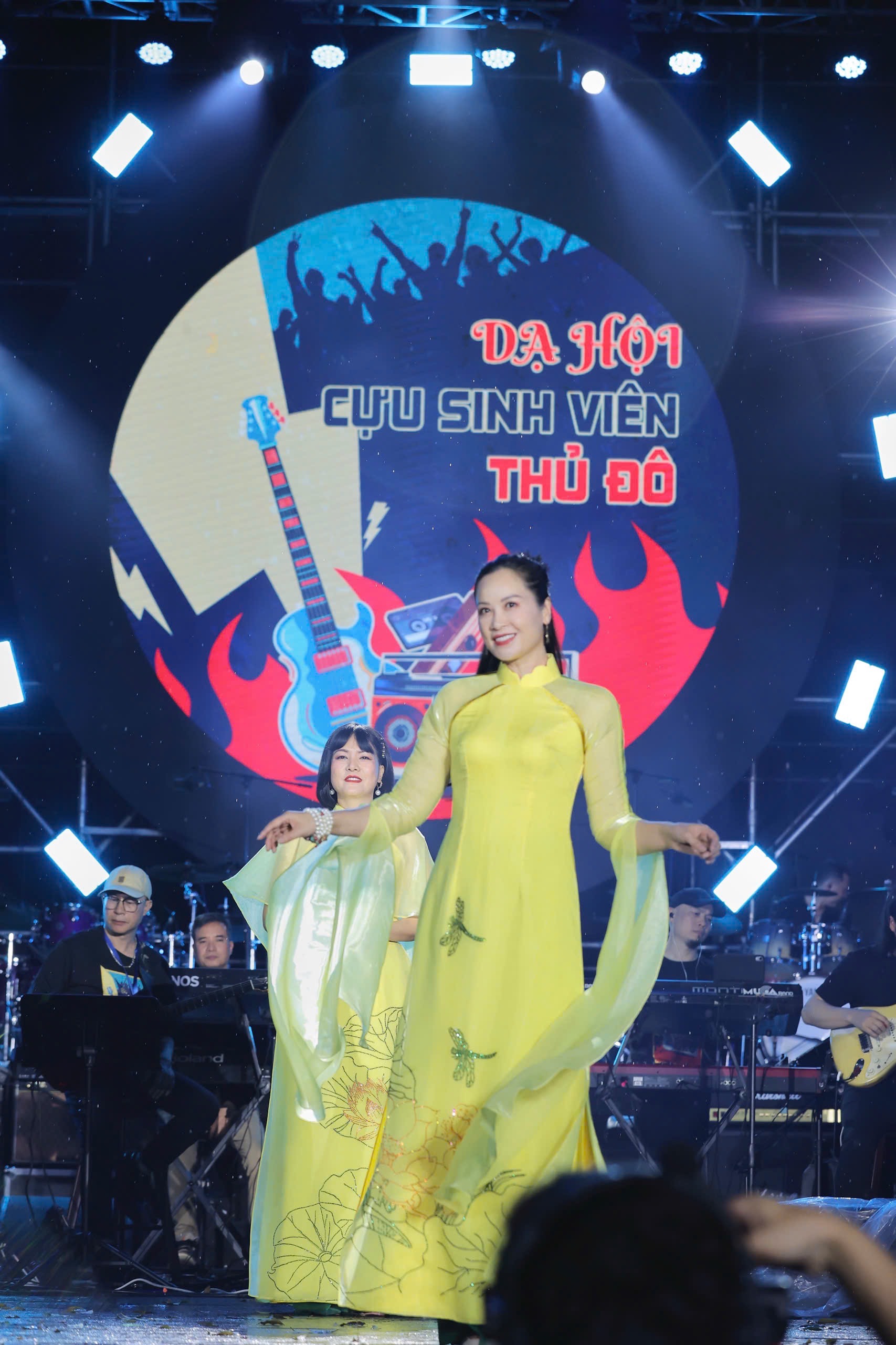 Quốc Trung đệm đ&agrave;n cho Thanh Lam, nhắc lại l&yacute; do chia tay 30 năm trước- Ảnh 6.