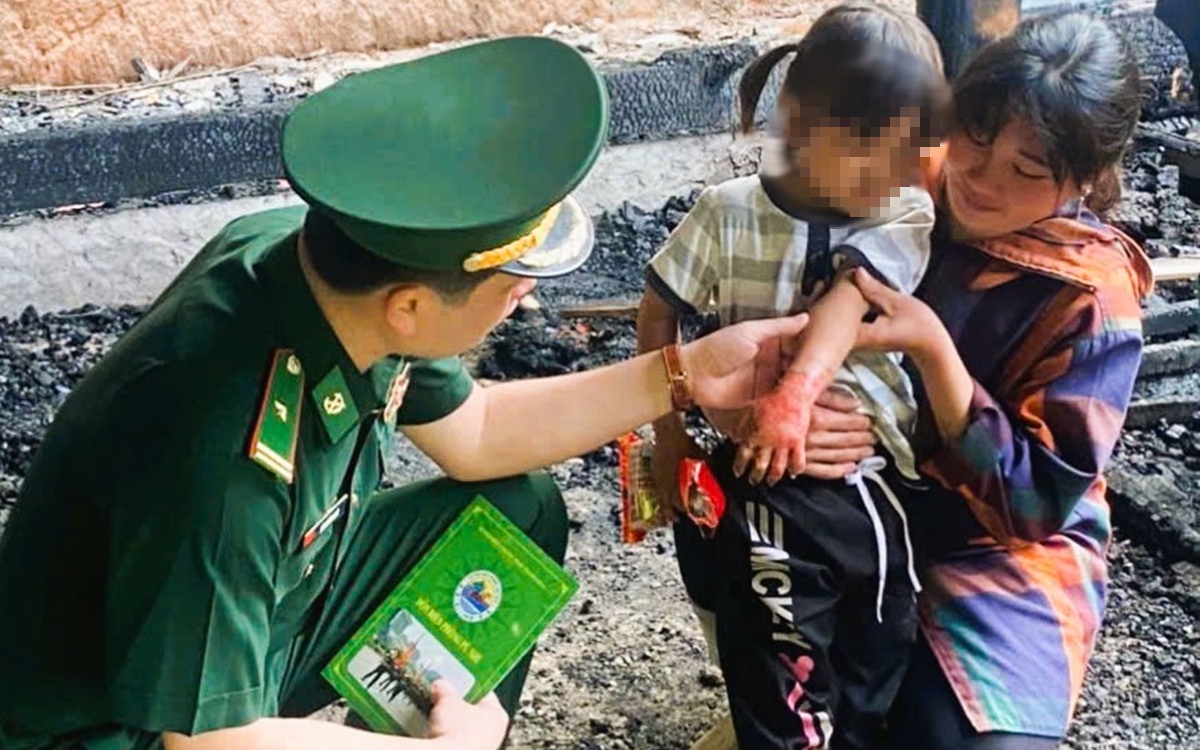 Cứu bé gái 4 tuổi trong căn nhà cháy