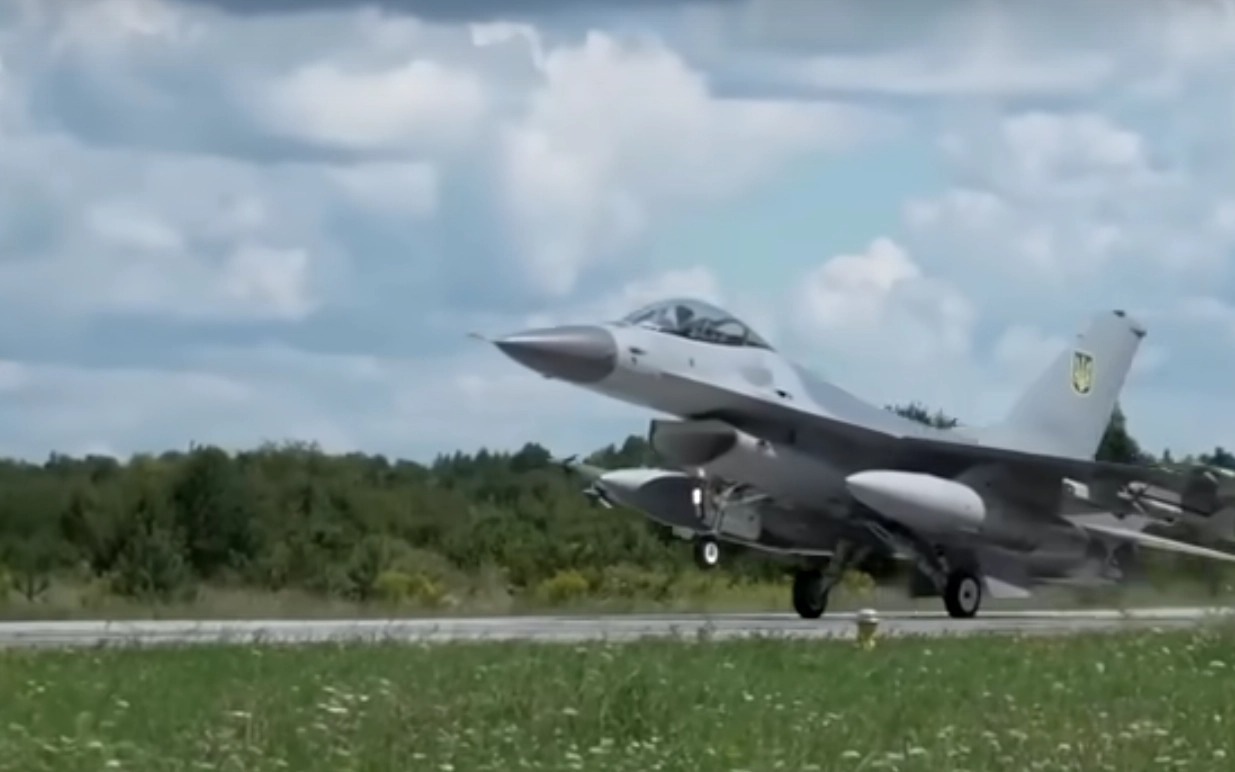 Ukraine thừa nhận mất phi công và máy bay F-16, cảnh báo Nga sắp đánh Kharkiv