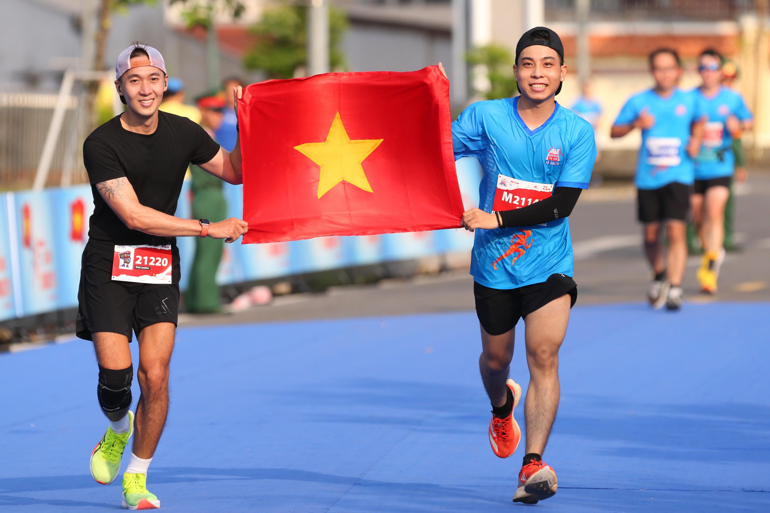 Những h&igrave;nh ảnh ấn tượng tr&ecirc;n đường chạy "Tự h&agrave;o Tổ quốc t&ocirc;i" lần 2- Ảnh 28.