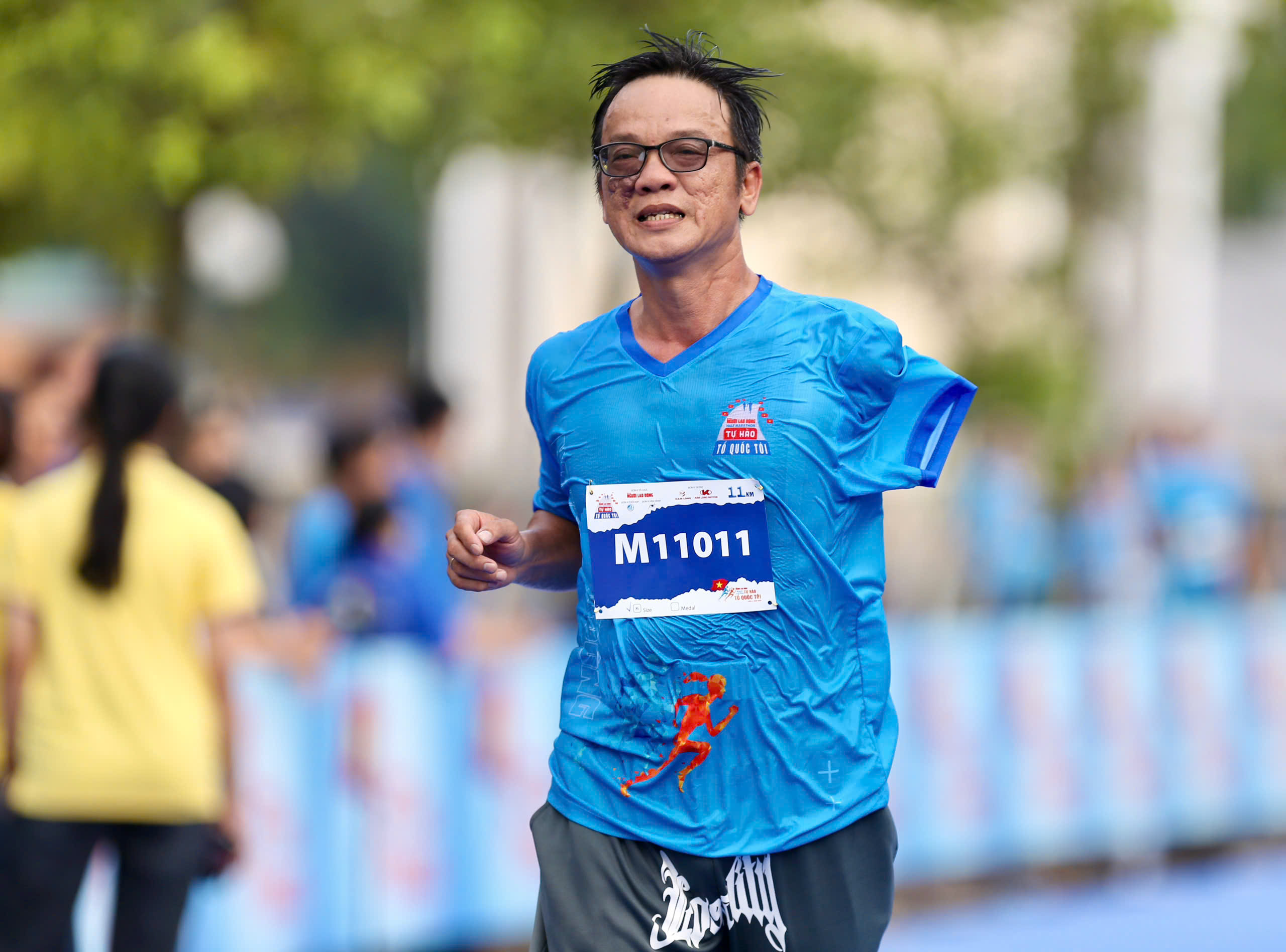 X&uacute;c động h&igrave;nh ảnh VĐV khuyết tật về đ&iacute;ch Giải Half Marathon "Tự h&agrave;o Tổ quốc t&ocirc;i" lần 2- Ảnh 2.