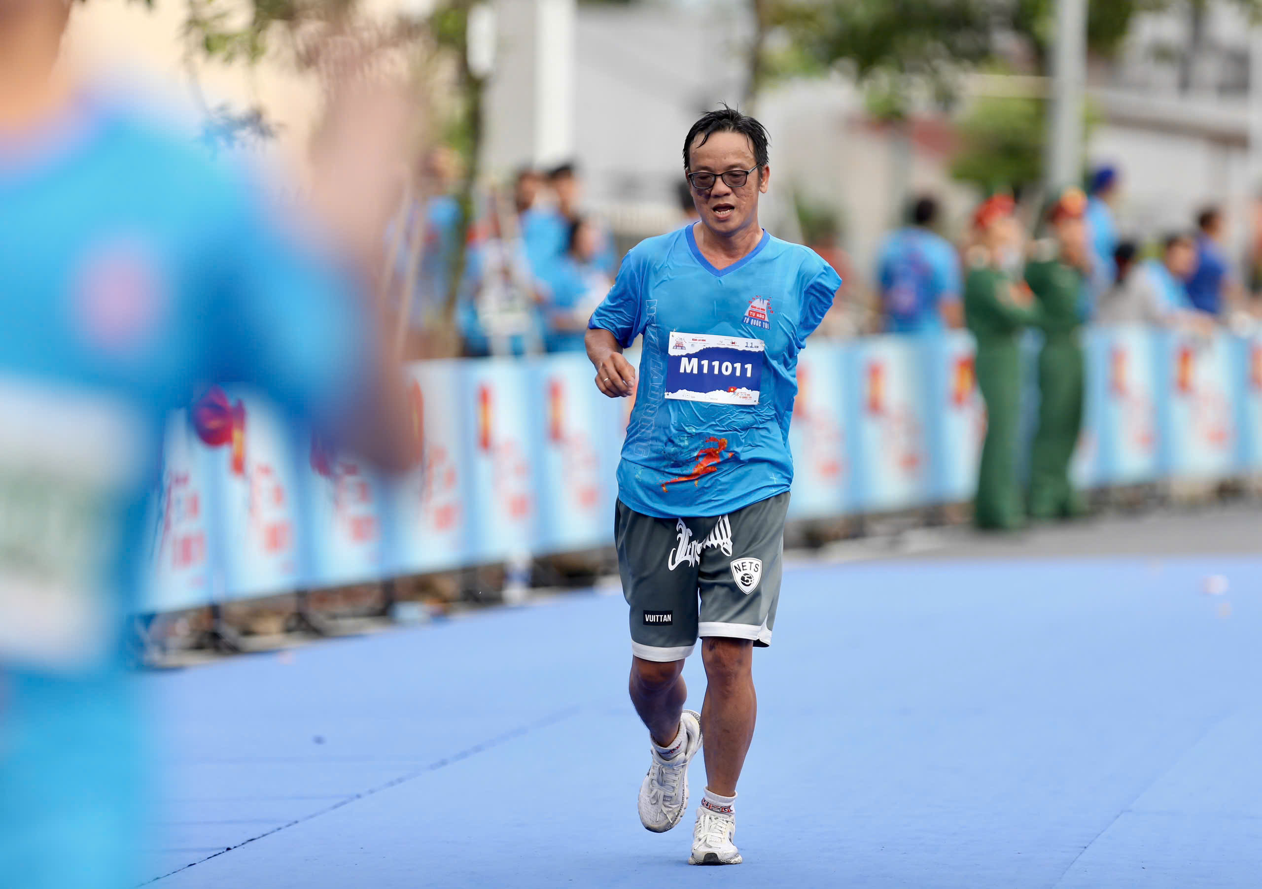 X&uacute;c động h&igrave;nh ảnh VĐV khuyết tật về đ&iacute;ch Giải Half Marathon "Tự h&agrave;o Tổ quốc t&ocirc;i" lần 2- Ảnh 3.