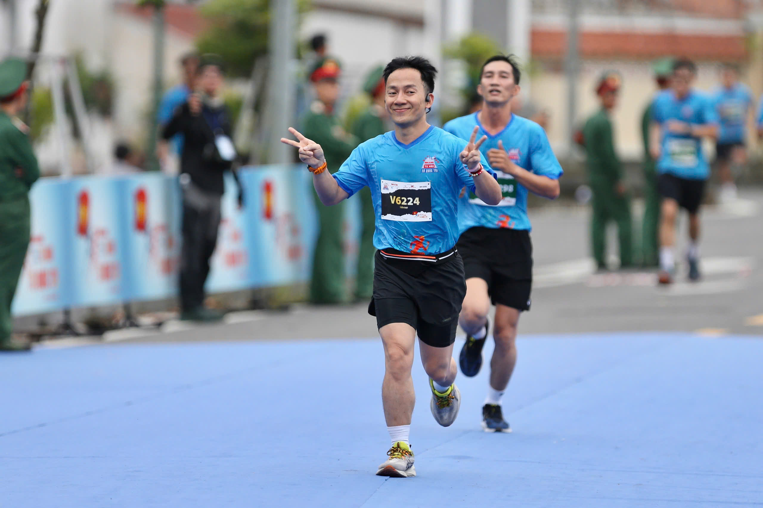 S.T Sơn Thạch, V&otilde; Minh L&acirc;m, Tiến Đạt khuấy động giải half marathon "Tự h&agrave;o Tổ quốc t&ocirc;i" 2025- Ảnh 12.