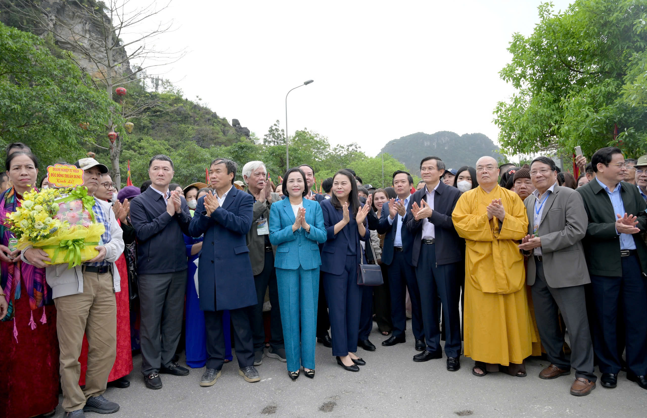 Hàng vạn du khách dự khai hội Tràng An 2025- Ảnh 2.