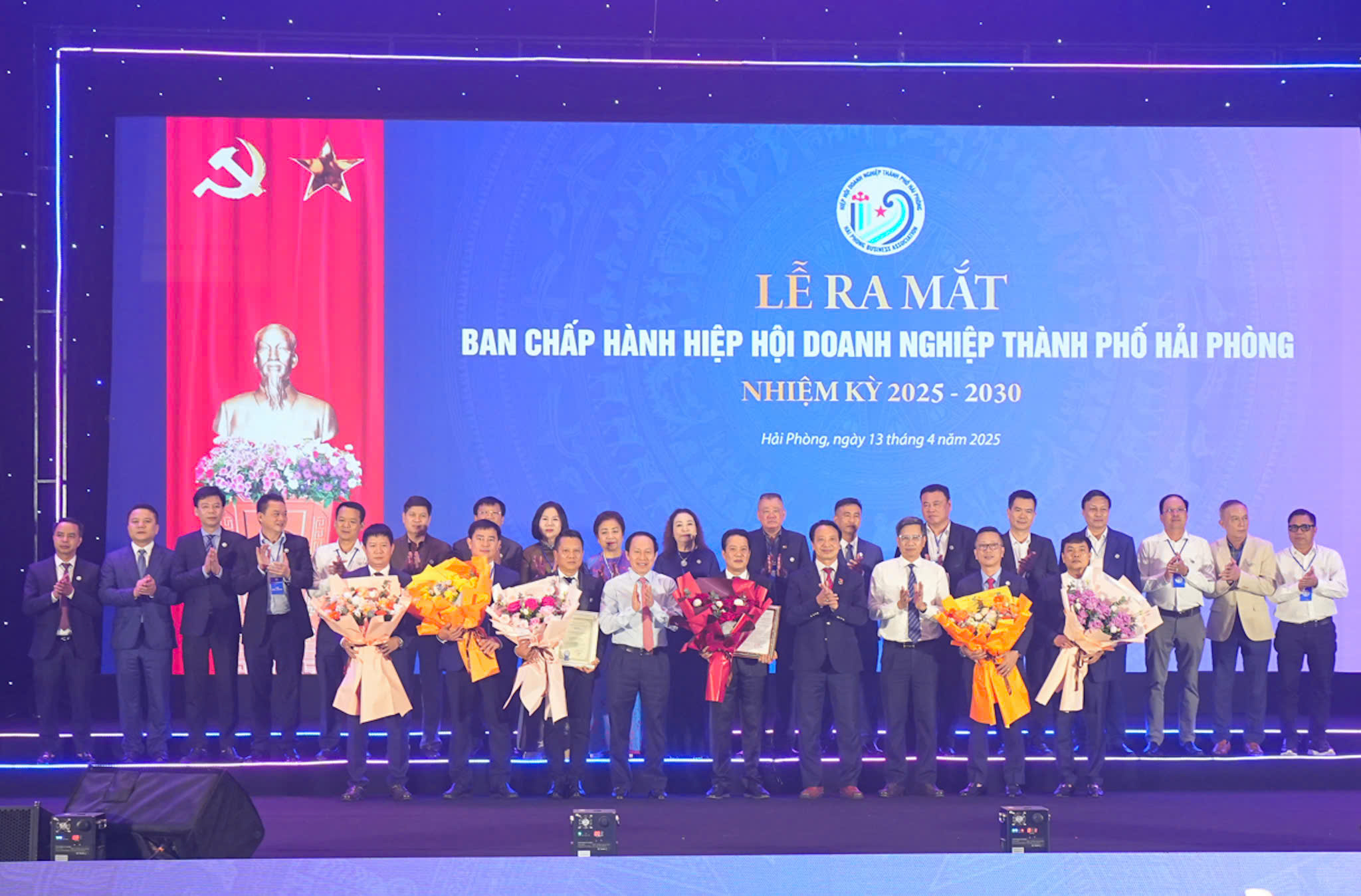 B&iacute; thư Th&agrave;nh ủy Hải Ph&ograve;ng l&agrave;m Chủ tịch danh dự Hiệp hội doanh nghiệp TP Hải Ph&ograve;ng- Ảnh 1.