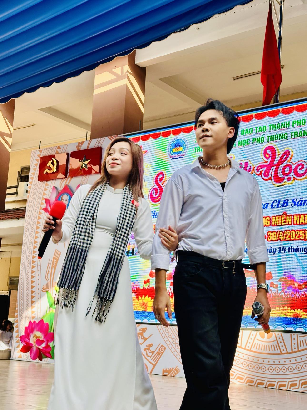 "S&acirc;n khấu học đường" ch&agrave;o mừng 50 năm giải ph&oacute;ng miền Nam, thống nhất đất nước- Ảnh 7.