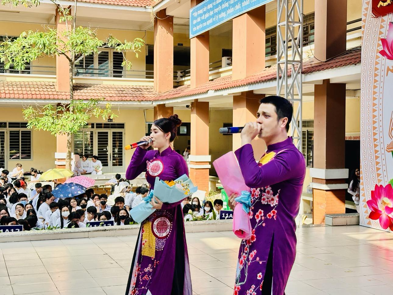 "S&acirc;n khấu học đường" ch&agrave;o mừng 50 năm giải ph&oacute;ng miền Nam, thống nhất đất nước- Ảnh 5.