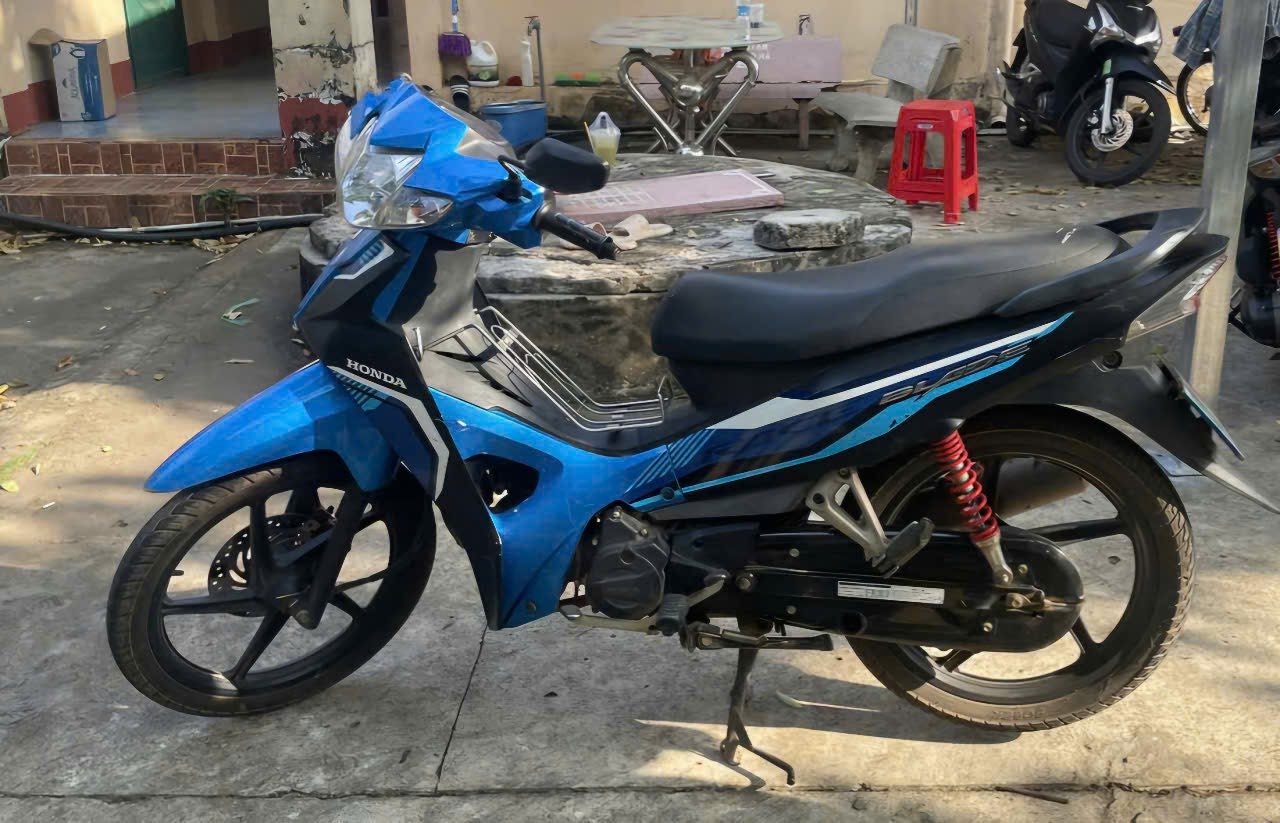 Lợi dụng đêm tối, 3 đối tượng cướp tài sản của người phụ nữ 53 tuổi- Ảnh 3.