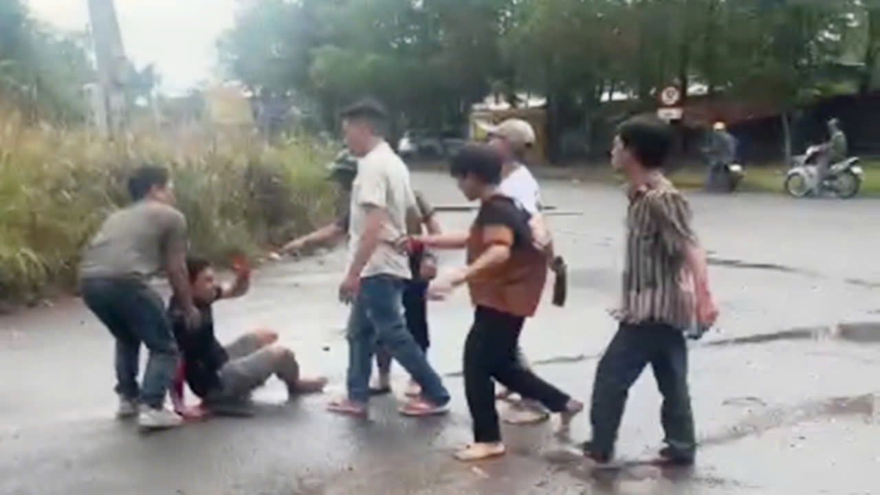Hẹn nhau giải quyết m&acirc;u thuẫn, 3 người bị ch&eacute;m trọng thương ở qu&aacute;n c&agrave; ph&ecirc;- Ảnh 1.