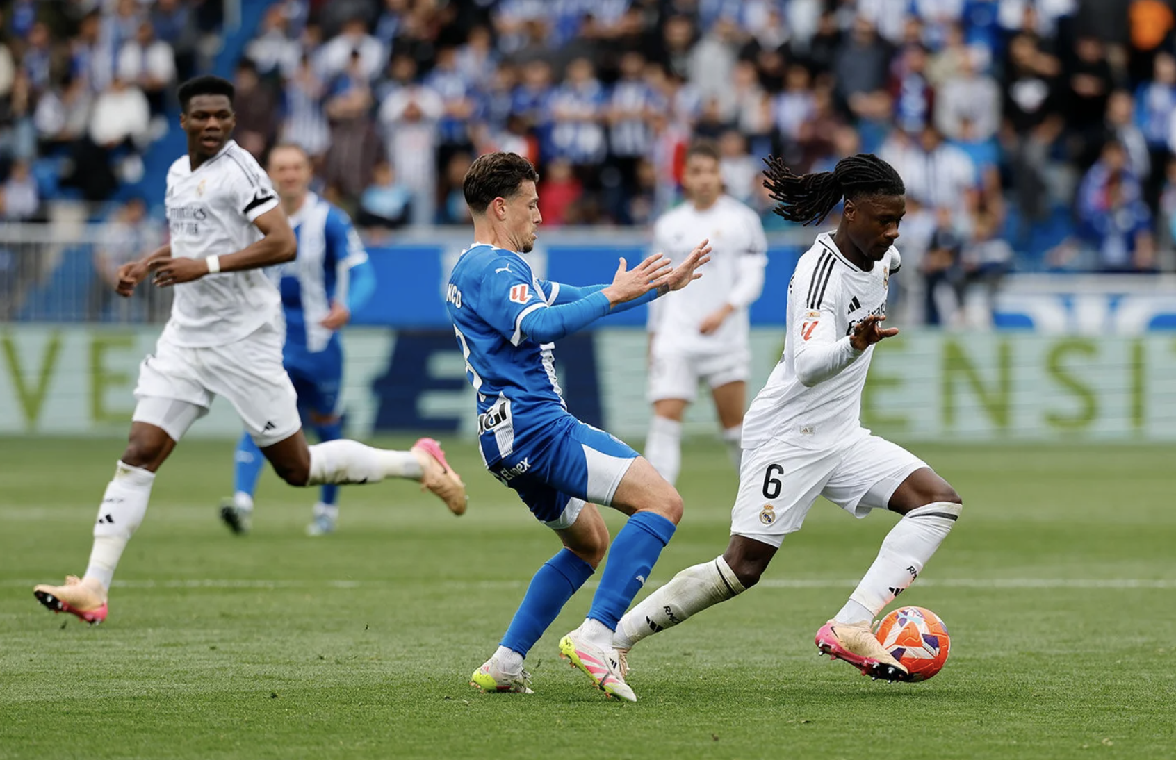 Mbappe nhận thẻ đỏ, Real Madrid thót tim chờ án phạt nặng - Ảnh 2.