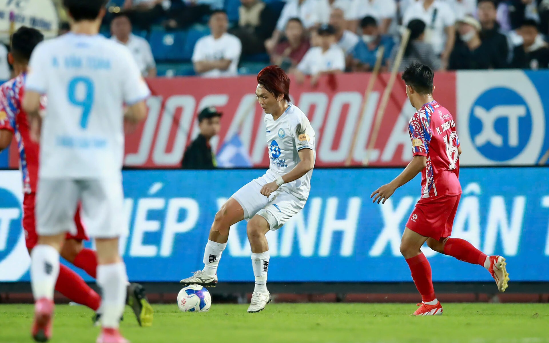 Vòng 18 V-League: CLB TP HCM "níu chân" nhà đương kim vô địch