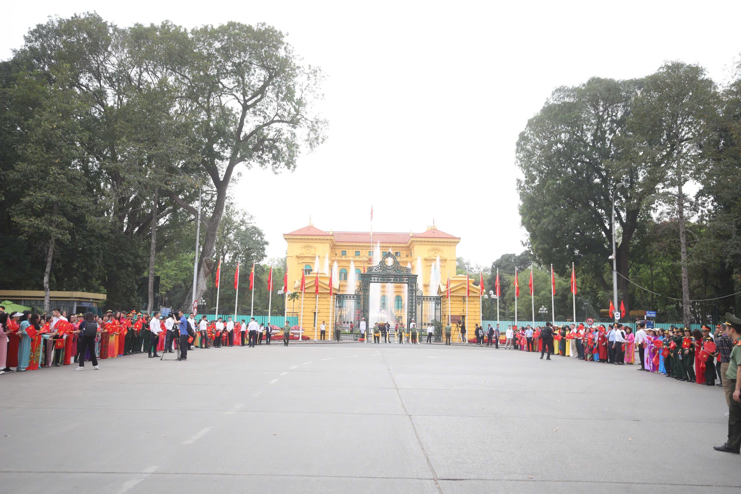 Tổng B&iacute; thư T&ocirc; L&acirc;m chủ tr&igrave; lễ đ&oacute;n Tổng B&iacute; thư, Chủ tịch Trung Quốc Tập Cận B&igrave;nh- Ảnh 1.