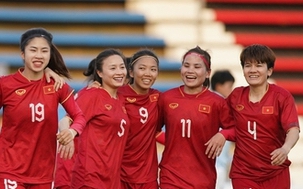 Tuyển nữ Việt Nam đấu đại diện nước Đức trên sân Hàng Đẫy
