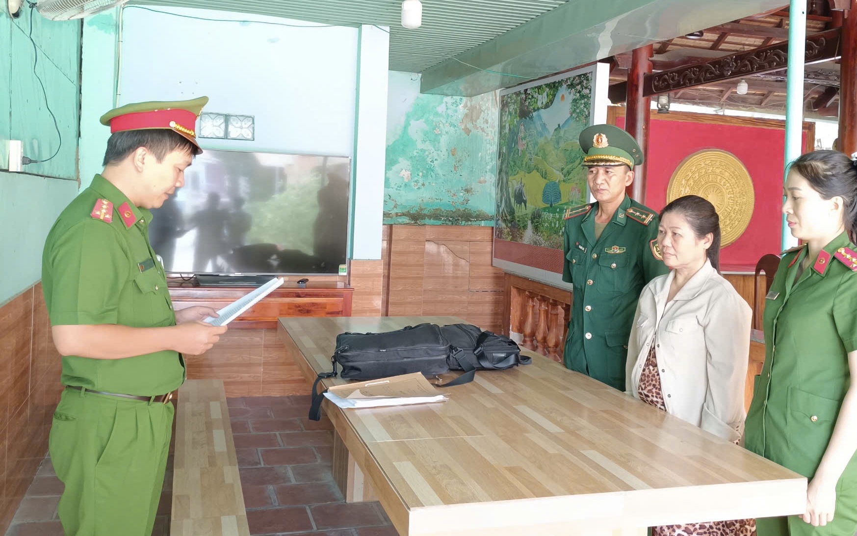 Phát hiện đối tượng truy nã trong đoàn người do phía Campuchia trao trả
