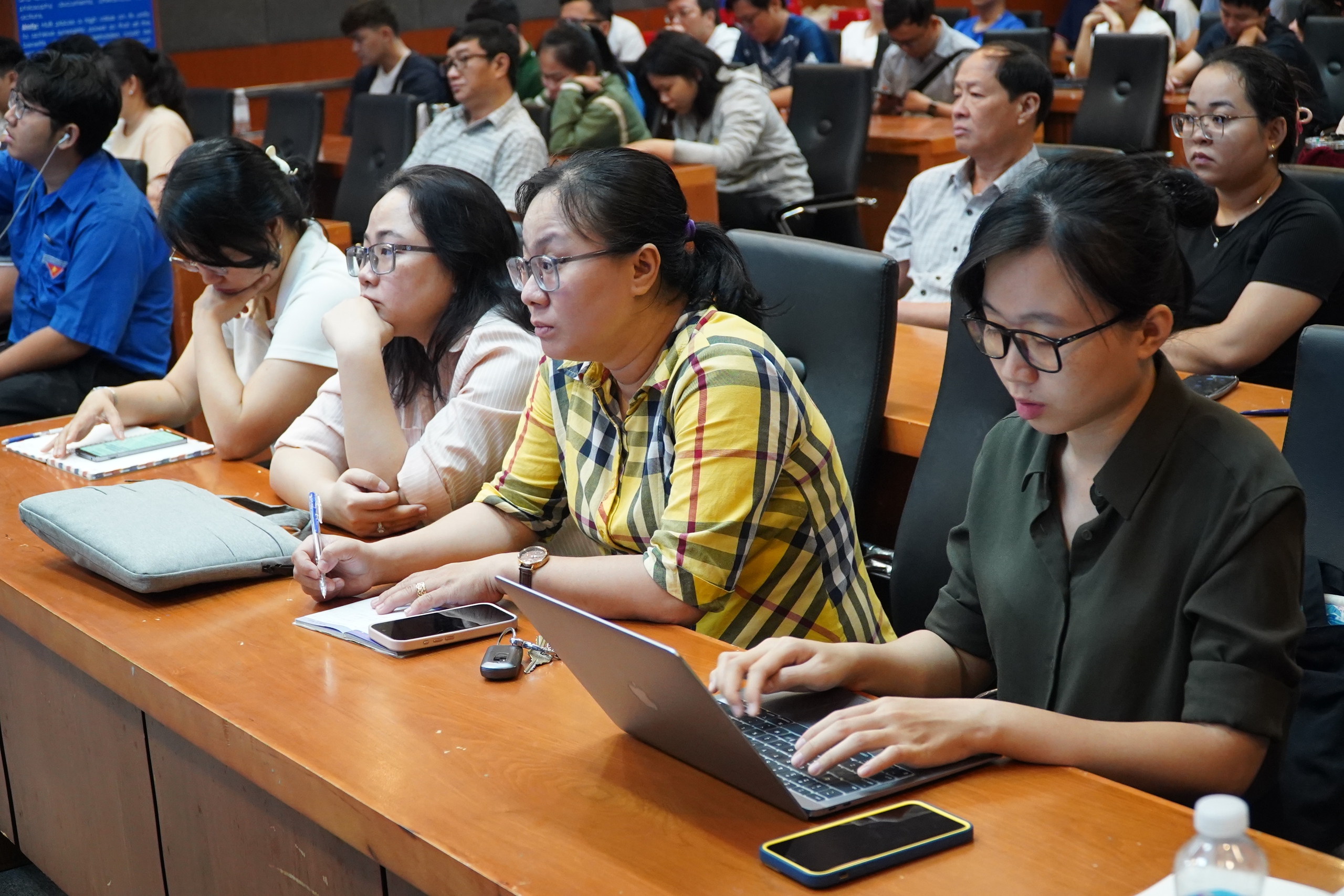 “TP HCM – THÀNH PHỐ VÌ NHÂN DÂN”:
Bước ngoặt trong cải cách hành chính để phục vụ người dân tốt hơn- Ảnh 12.