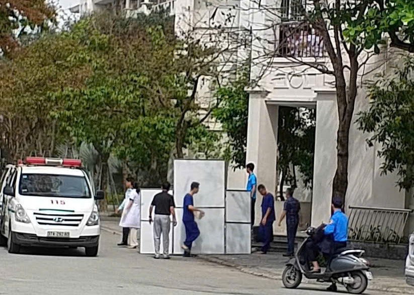 Sập lan can trường học, một số học sinh bị thương- Ảnh 1.