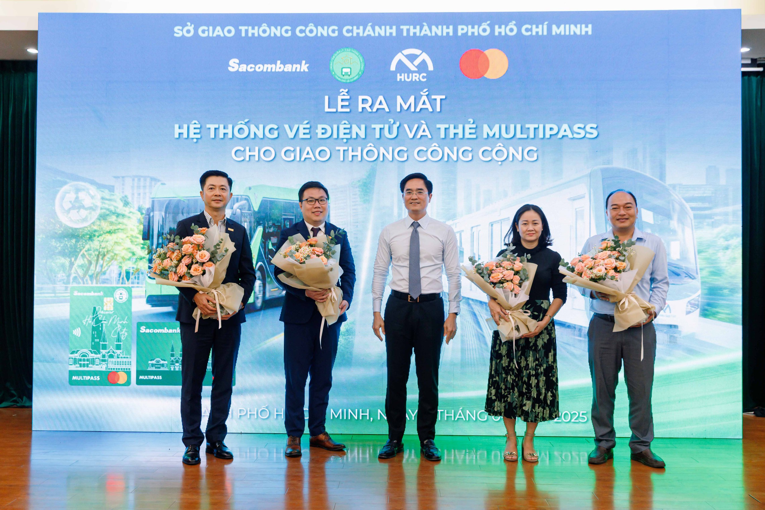 TP HCM triển khai thanh toán không tiền mặt theo công nghệ Open loop trên xe buýt- Ảnh 1.