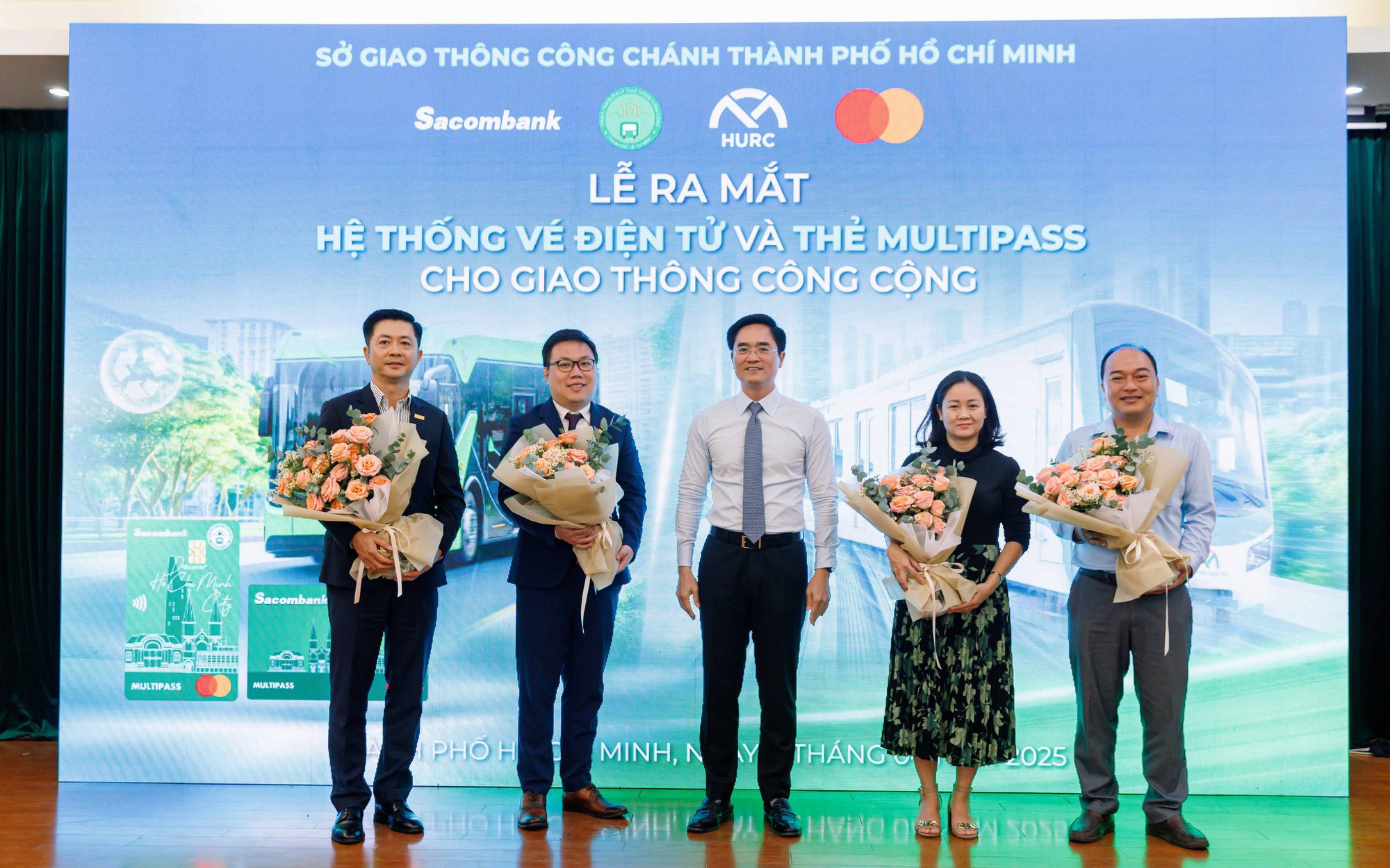 TP HCM triển khai thanh toán không tiền mặt theo công nghệ Open loop trên xe buýt