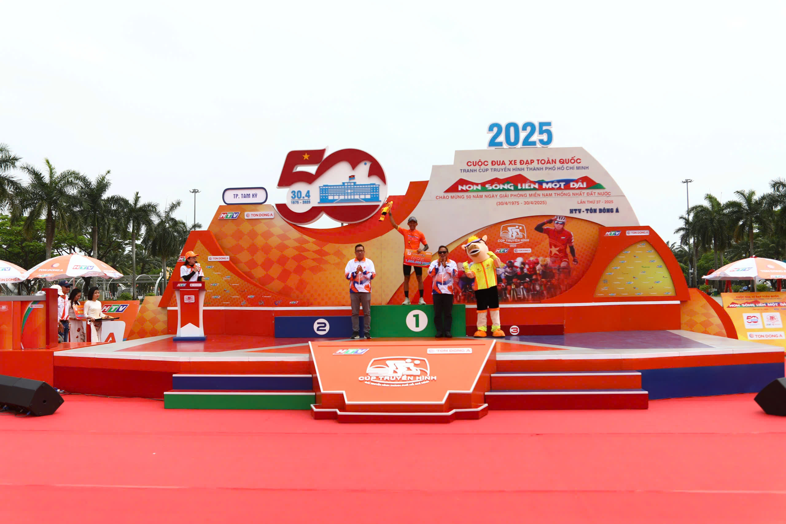 Chặng 11 Cúp truyền hình HTV-Tôn Đông Á 2025: Văn Bình tiếp tục bám sát Nick Kergozou- Ảnh 7.