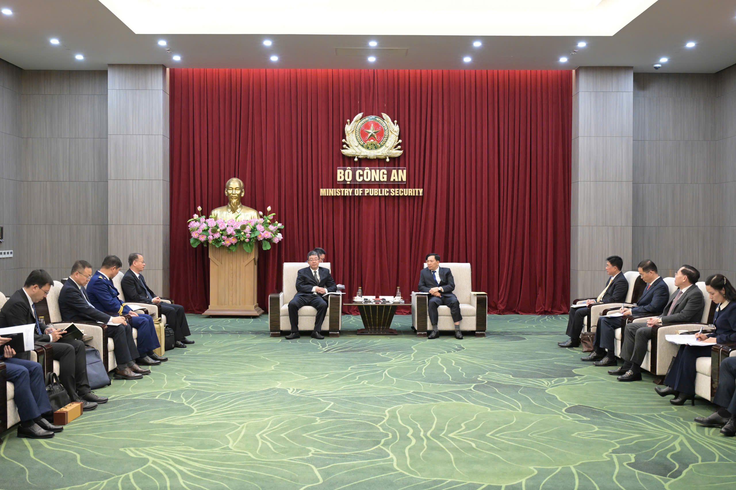 Bộ Công an Việt Nam và Bộ Quản lý ứng phó khẩn cấp Trung Quốc ký Bản ghi nhớ hợp tác về PCCC- Ảnh 1.