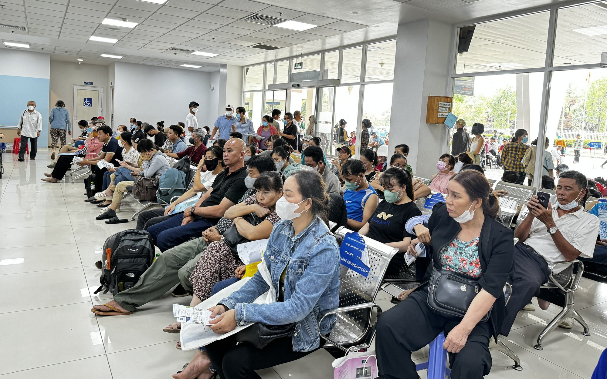 Miễn viện phí - giấc mơ dần thành hiện thực: Không chỉ trông chờ ngân sách