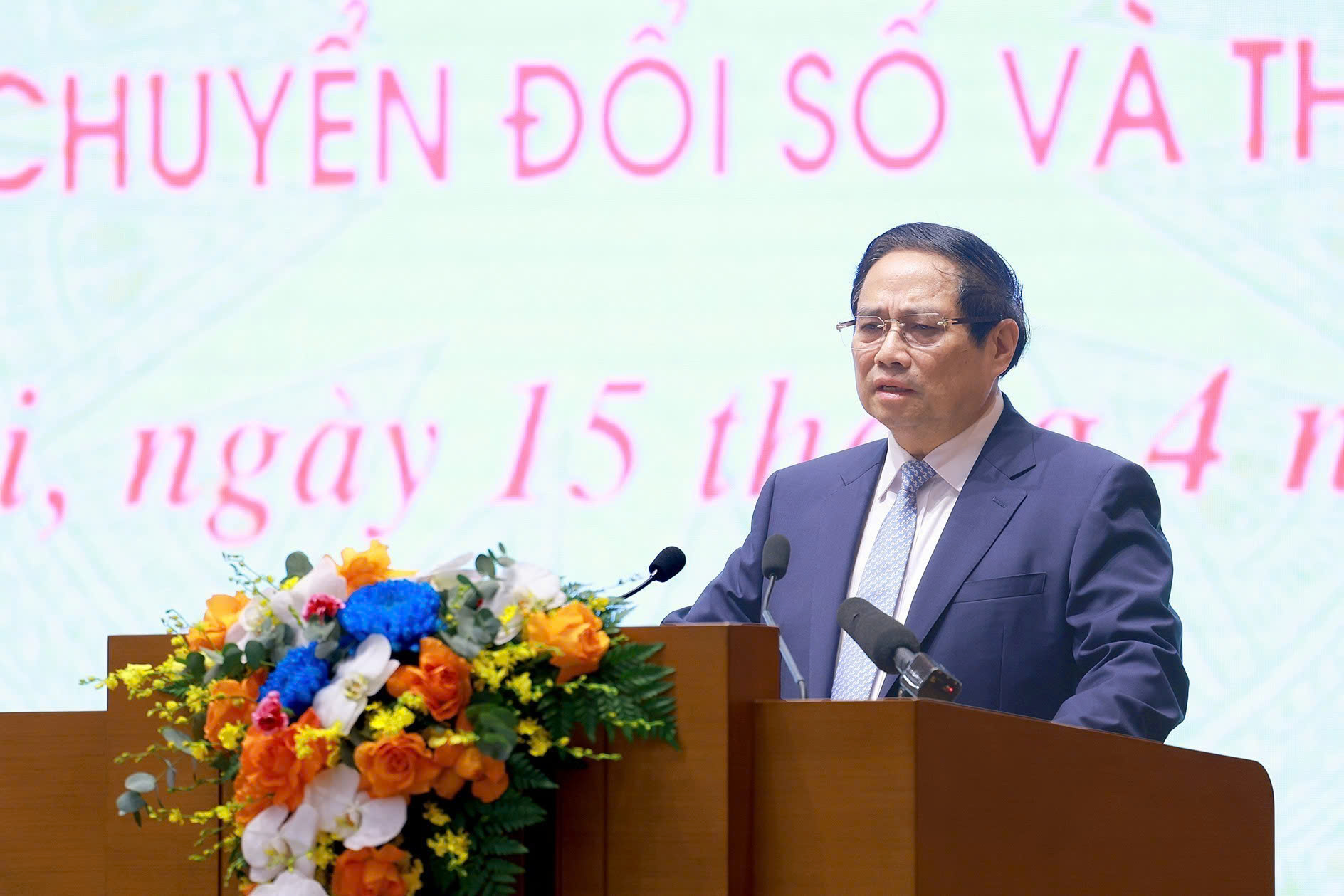 Thủ tướng Phạm Minh Chính nhấn mạnh chuyển đổi số là yêu cầu khách quan, ưu tiên hàng đầu trong phát triển đất nước, bao gồm phát triển doanh nghiệpẢnh: TTXVN