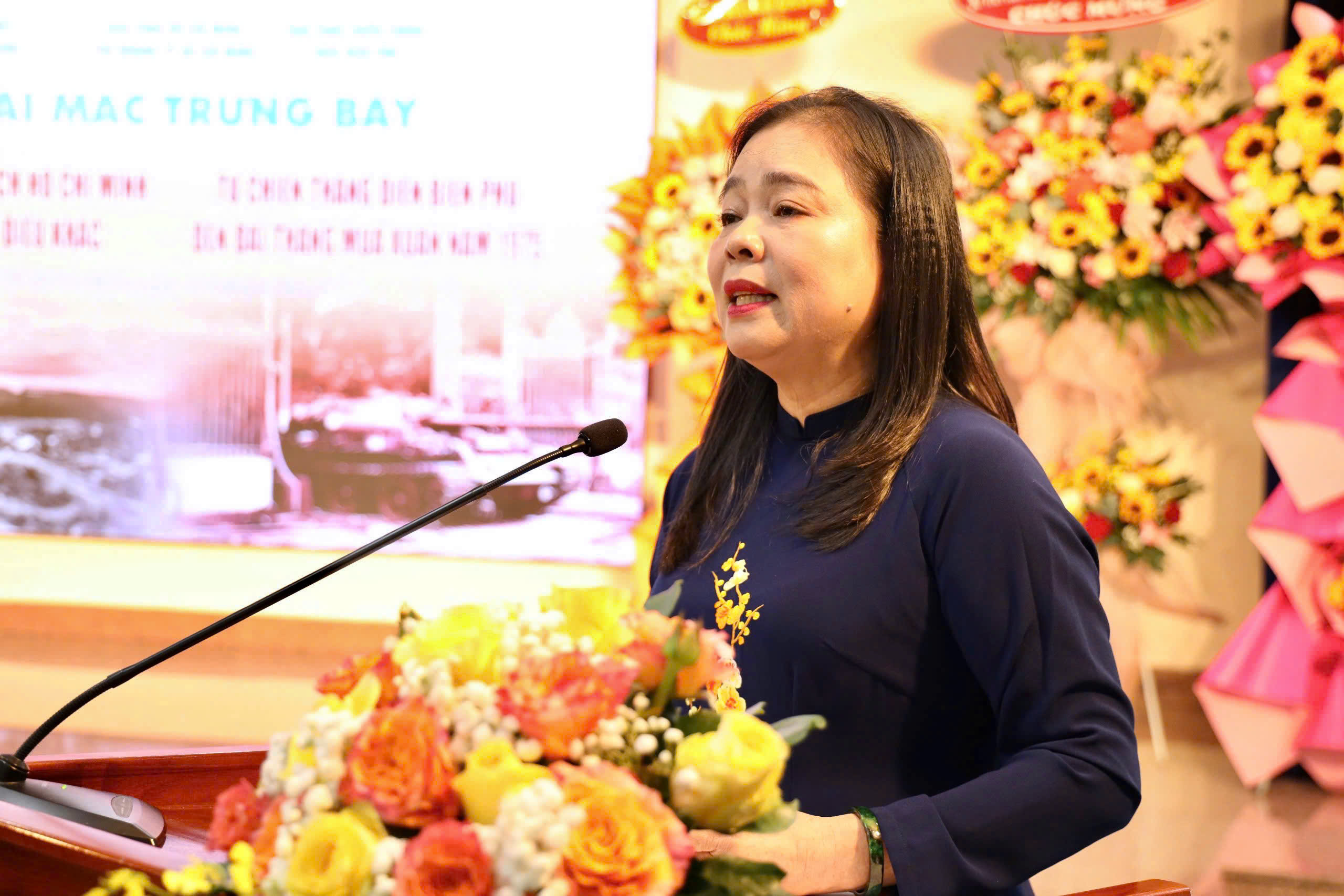 Khai mạc triển lãm 2 chuyên đề kỷ niệm 50 năm Ngày Giải phóng miền Nam, thống nhất đất nước- Ảnh 2.