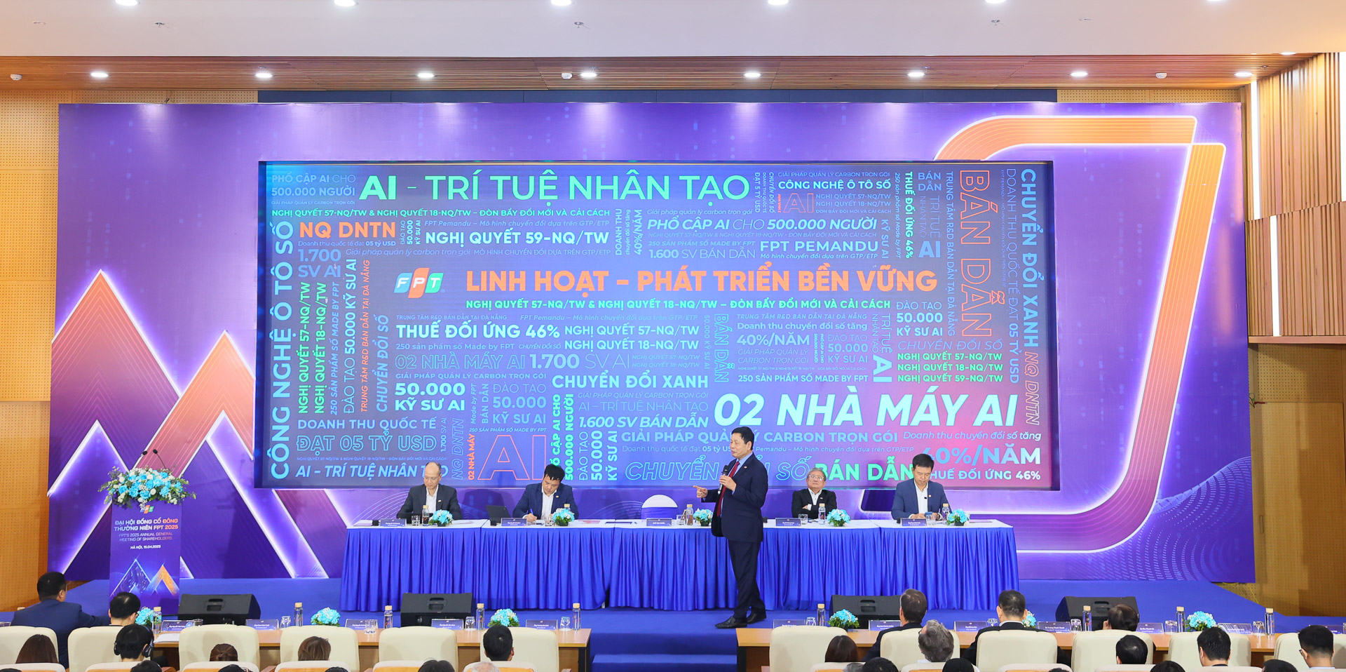 Kh&ocirc;ng ngại DeepSeek, Chủ tịch FPT h&eacute; lộ 'tham vọng' phủ s&oacute;ng AI - Ảnh 1.