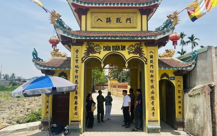 Ph&aacute;t hiện thi thể trẻ sơ sinh trong th&ugrave;ng r&aacute;c - Ảnh 2.