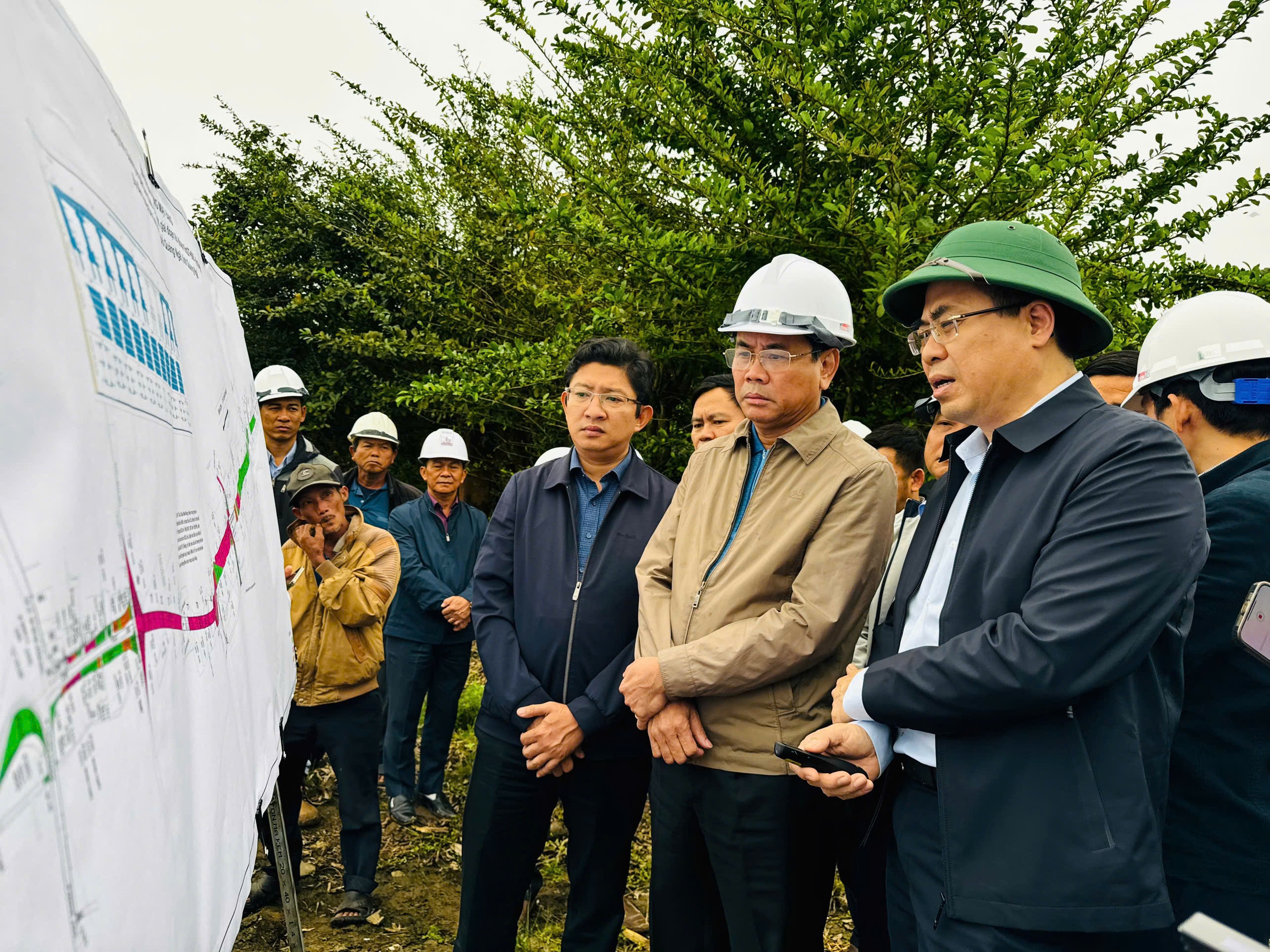 Đường ven biển Dung Quất - Sa Huỳnh chậm tiến độ- Ảnh 1.