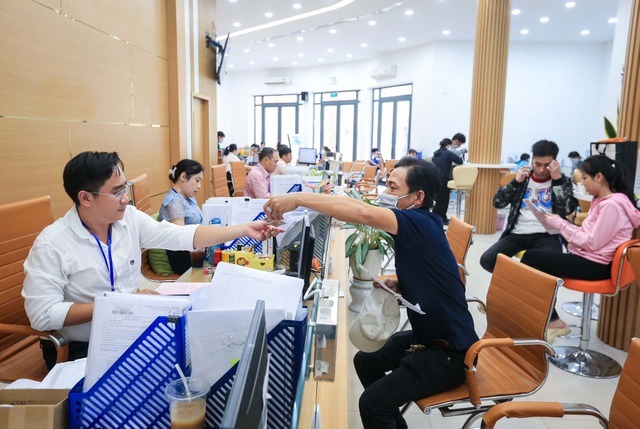 Tiền lương và phụ cấp của cán bộ sau sắp xếp đơn vị hành chính- Ảnh 1.