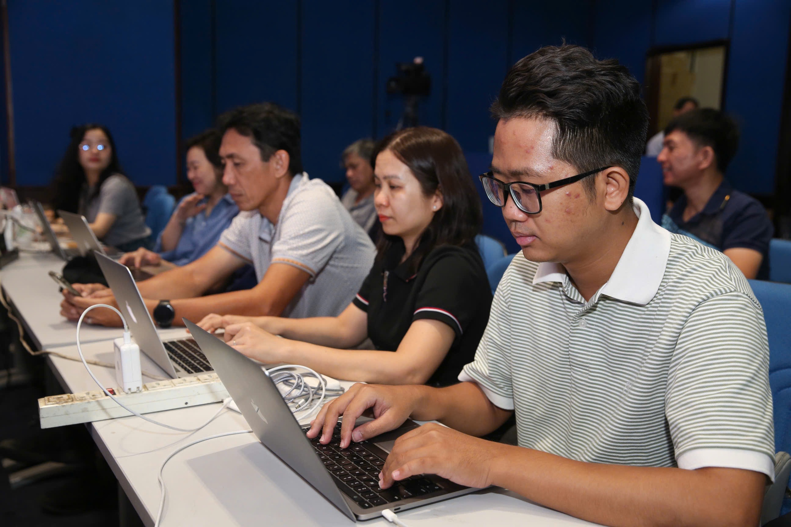 B&aacute;o Người Lao Động tiếp tục đ&agrave;o tạo AI n&acirc;ng cao cho ph&oacute;ng vi&ecirc;n, bi&ecirc;n tập vi&ecirc;n- Ảnh 8.
