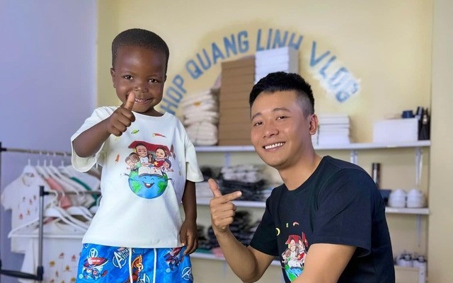 Cư dân mạng đào lại clip Quang Linh Vlogs bị con nuôi tố bán hàng "dỏm"
