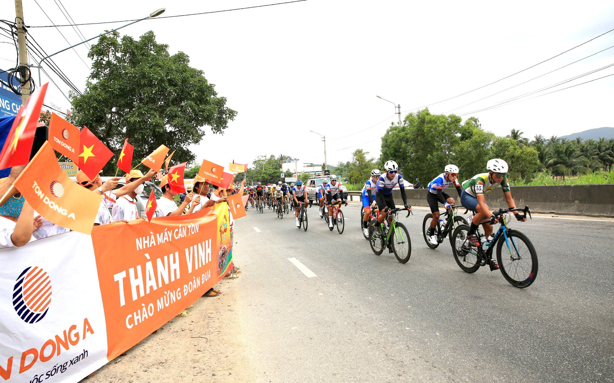 Cúp Truyền hình HTV-Tôn Đông Á 2025: Cuộc rượt đuổi nghẹt thở trên đường về Quy Nhơn