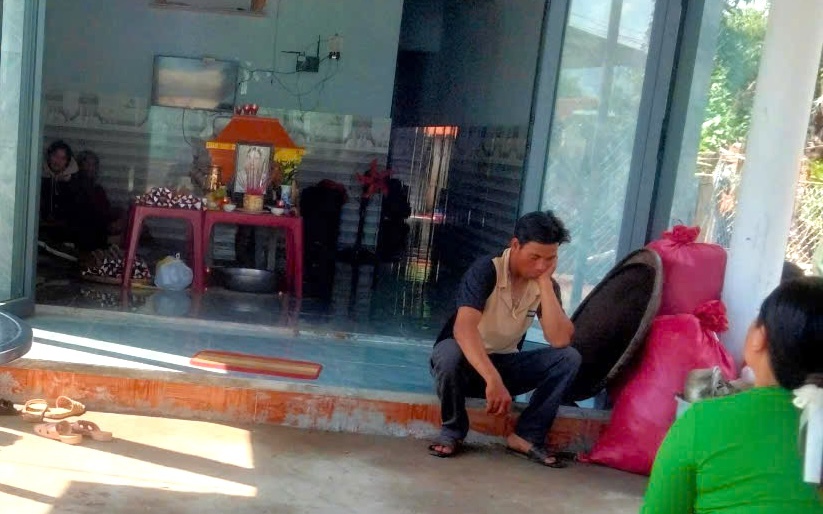 Đang trú mưa, 7 người bị sét đánh thương vong