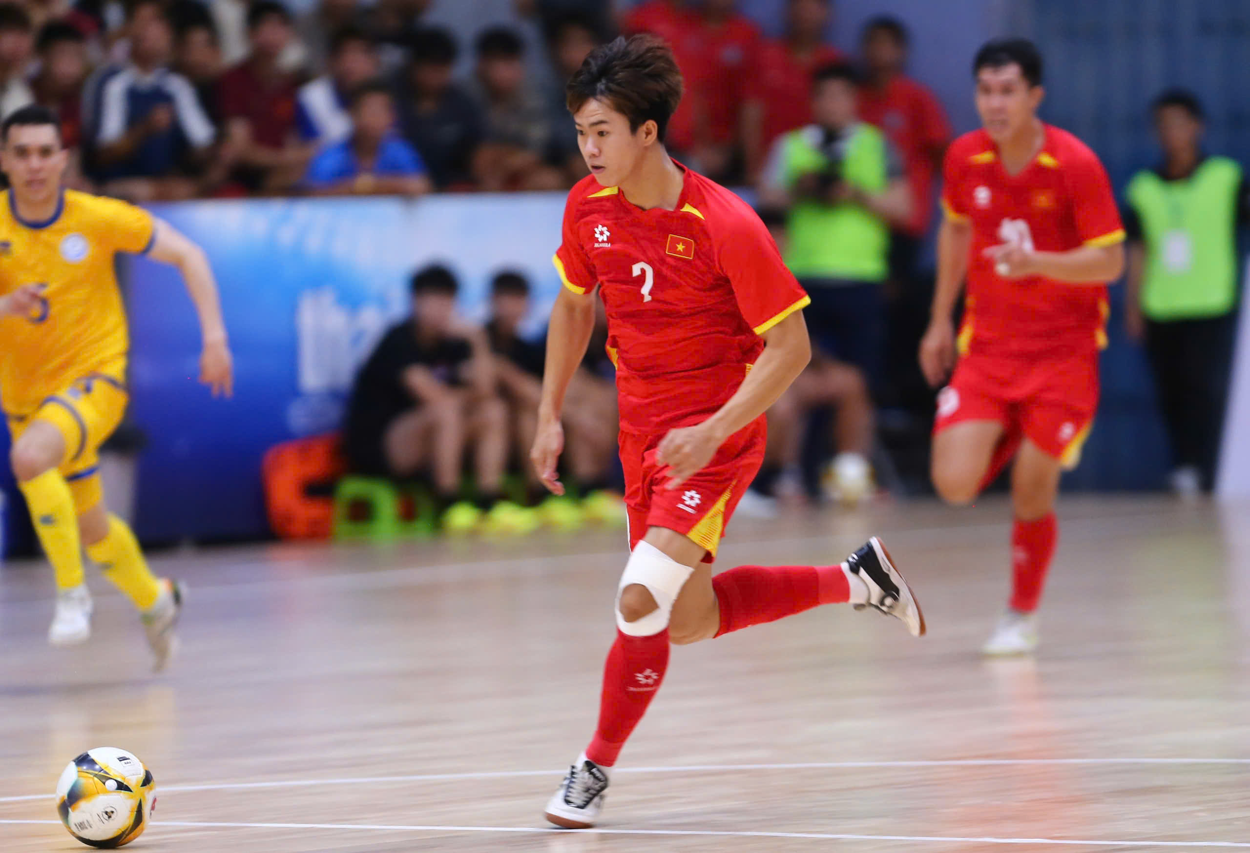 Tuyển futsal Việt Nam khiến đội tốp 7 thế giới Kazakhstan vuột chiến thắng- Ảnh 1.