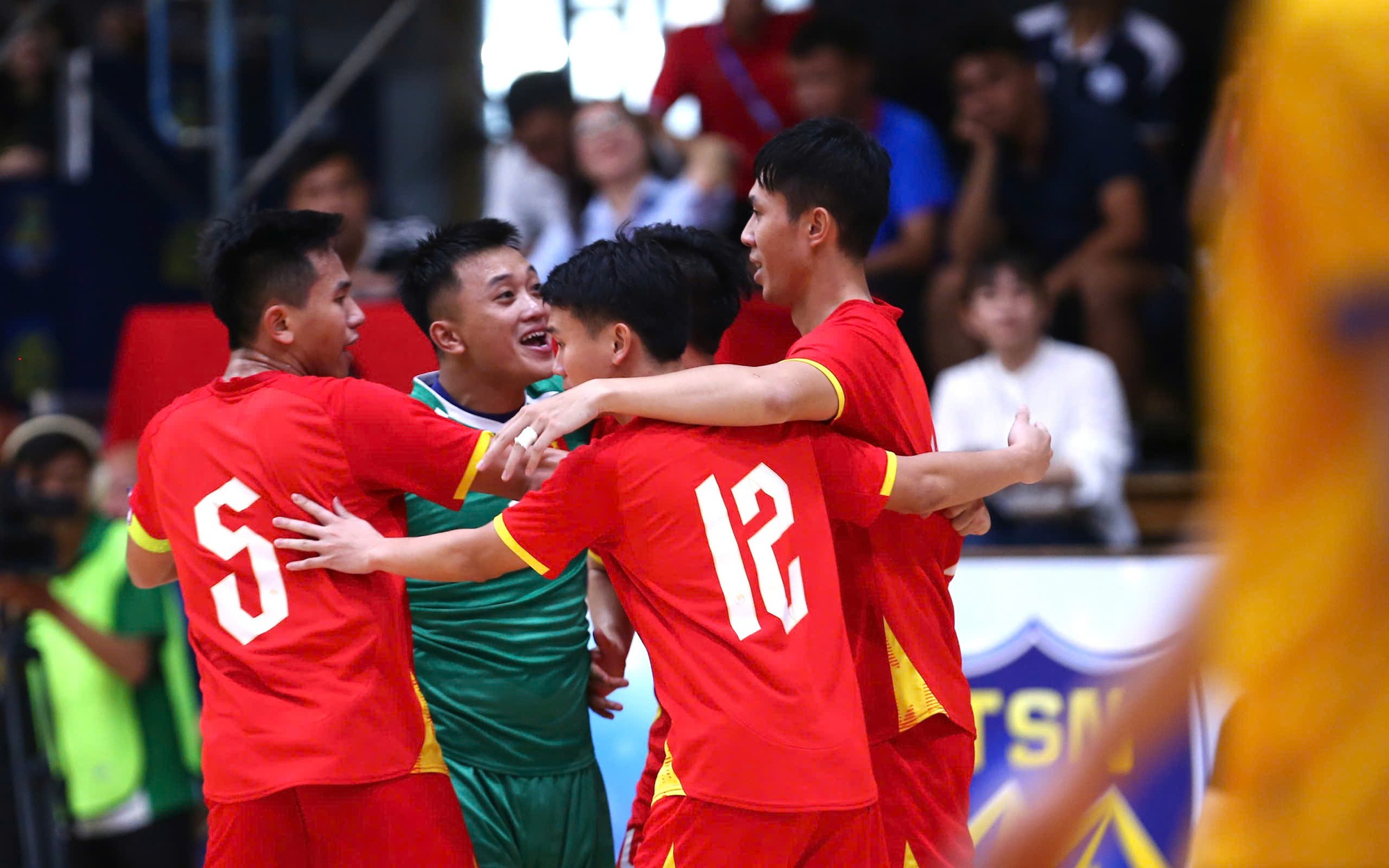 Tuyển futsal Việt Nam khiến đội tốp 7 thế giới Kazakhstan vuột chiến thắng