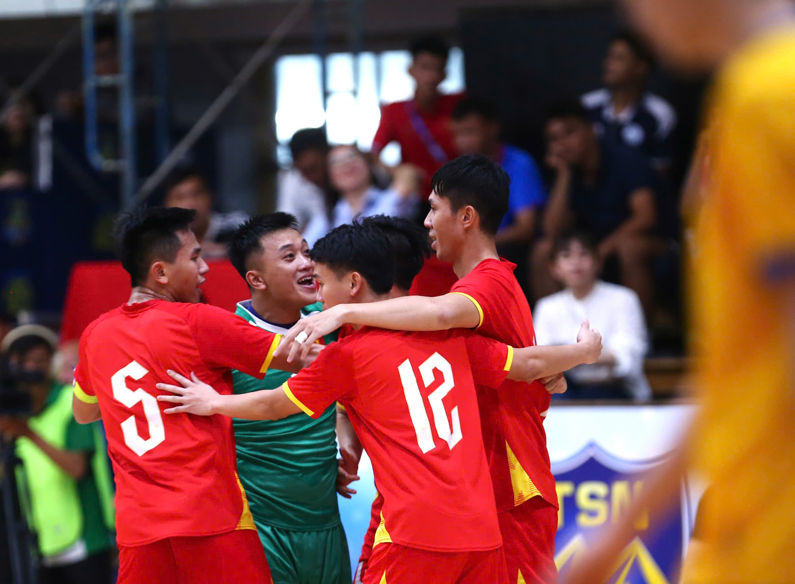 Tuyển futsal Việt Nam khiến đội tốp 7 thế giới Kazakhstan vuột chiến thắng- Ảnh 2.