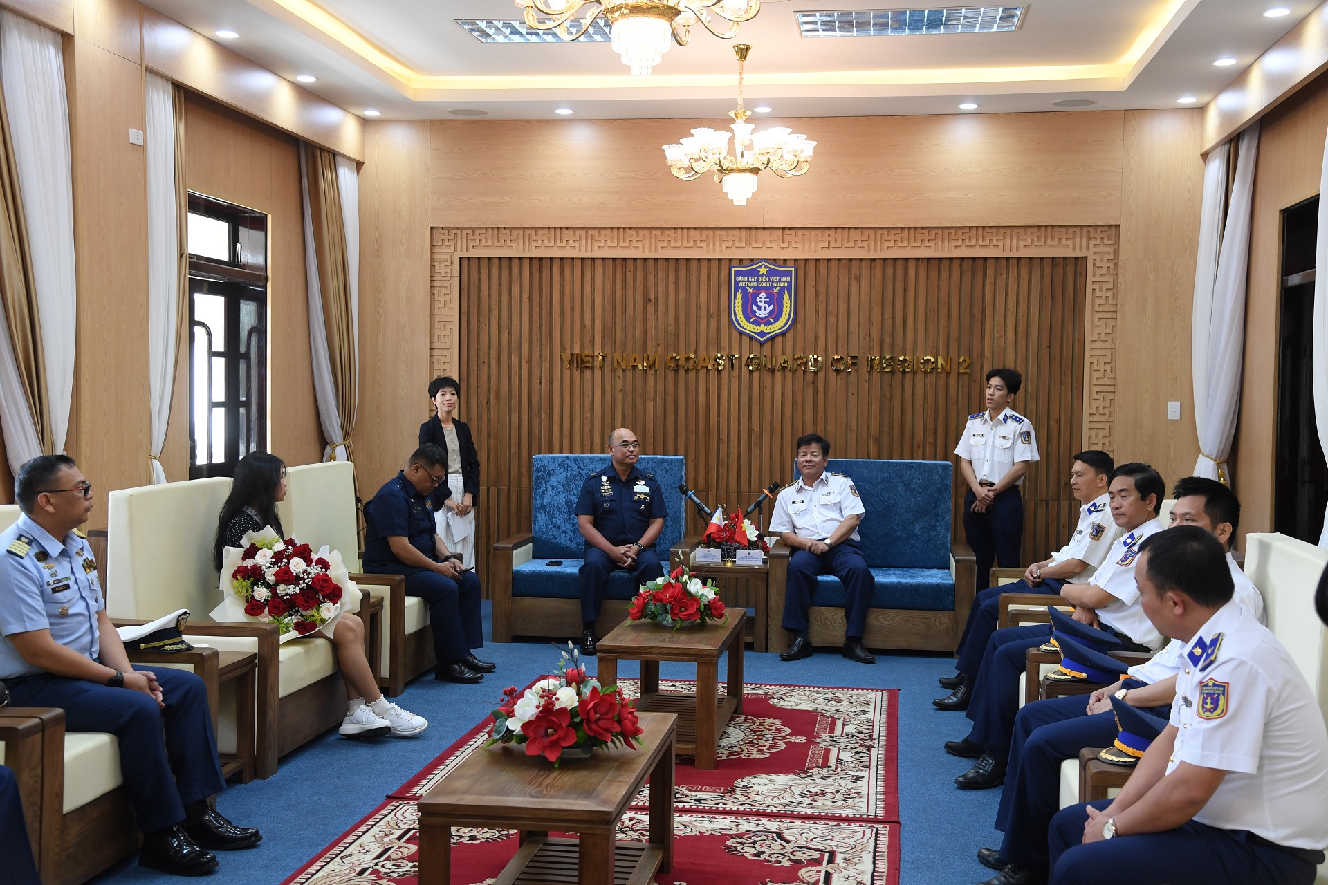 Lực lượng bảo vệ bờ biển Philippines giao lưu tại Bộ Tư lệnh V&ugrave;ng Cảnh s&aacute;t biển 2- Ảnh 1.