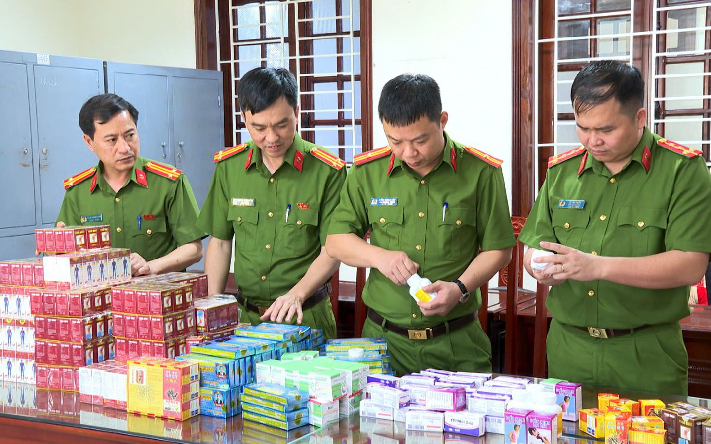 Bất ngờ với thủ đoạn của đường dây sản xuất thuốc giả "khủng", thu lời hàng trăm tỉ đồng 
