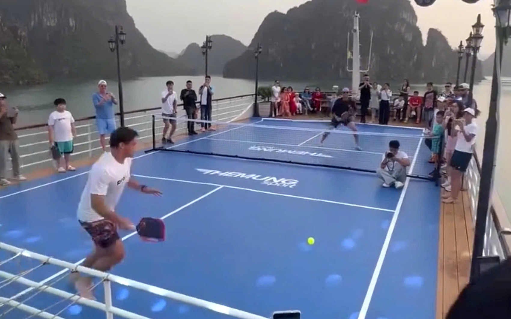 Xử phạt chủ tàu du lịch tổ chức chơi Pickleball trên boong