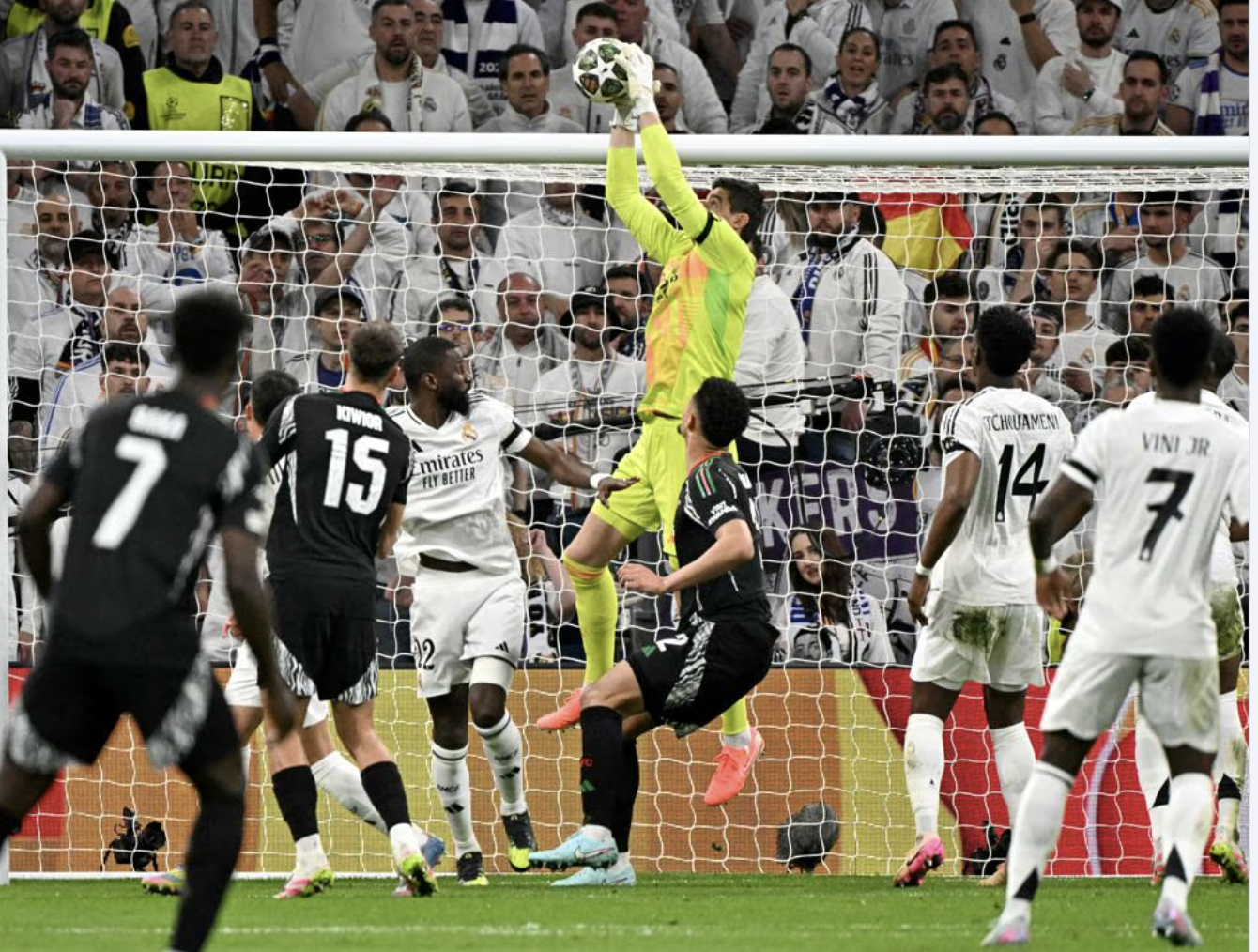Arsenal mừng chiến thắng tại Bernabeu, Real Madrid th&agrave;nh cựu vương- Ảnh 2.