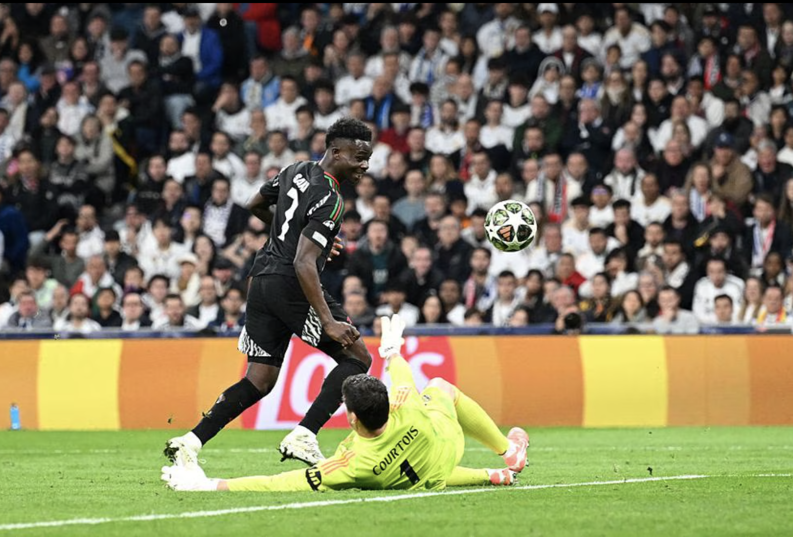 Arsenal mừng chiến thắng tại Bernabeu, Real Madrid th&agrave;nh cựu vương- Ảnh 3.