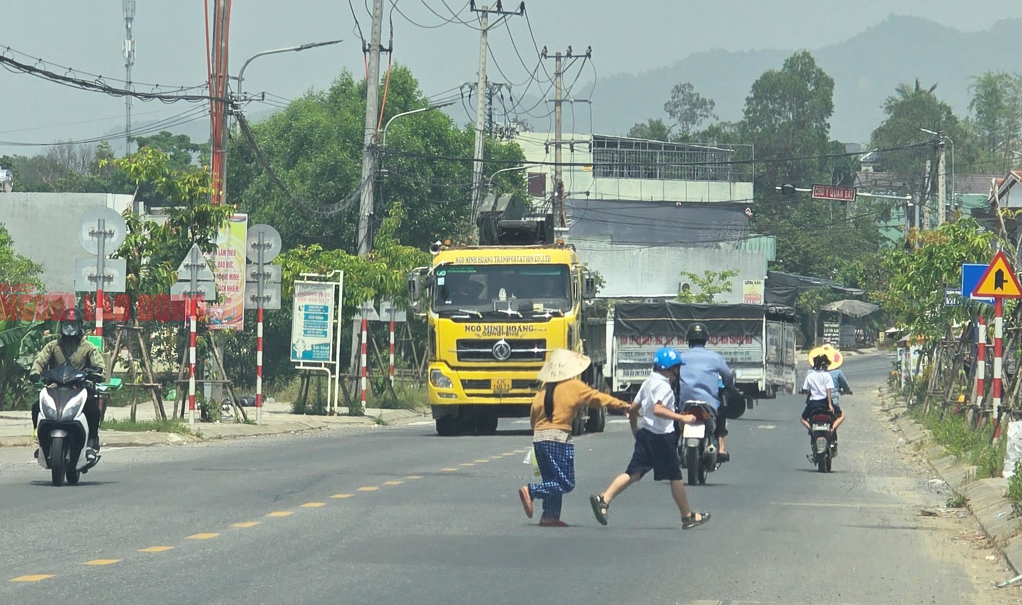 Xe tải trọng lớn "tung ho&agrave;nh" c&aacute;c tuyến đường trọng điểm ở Đ&agrave; Nẵng- Ảnh 1.