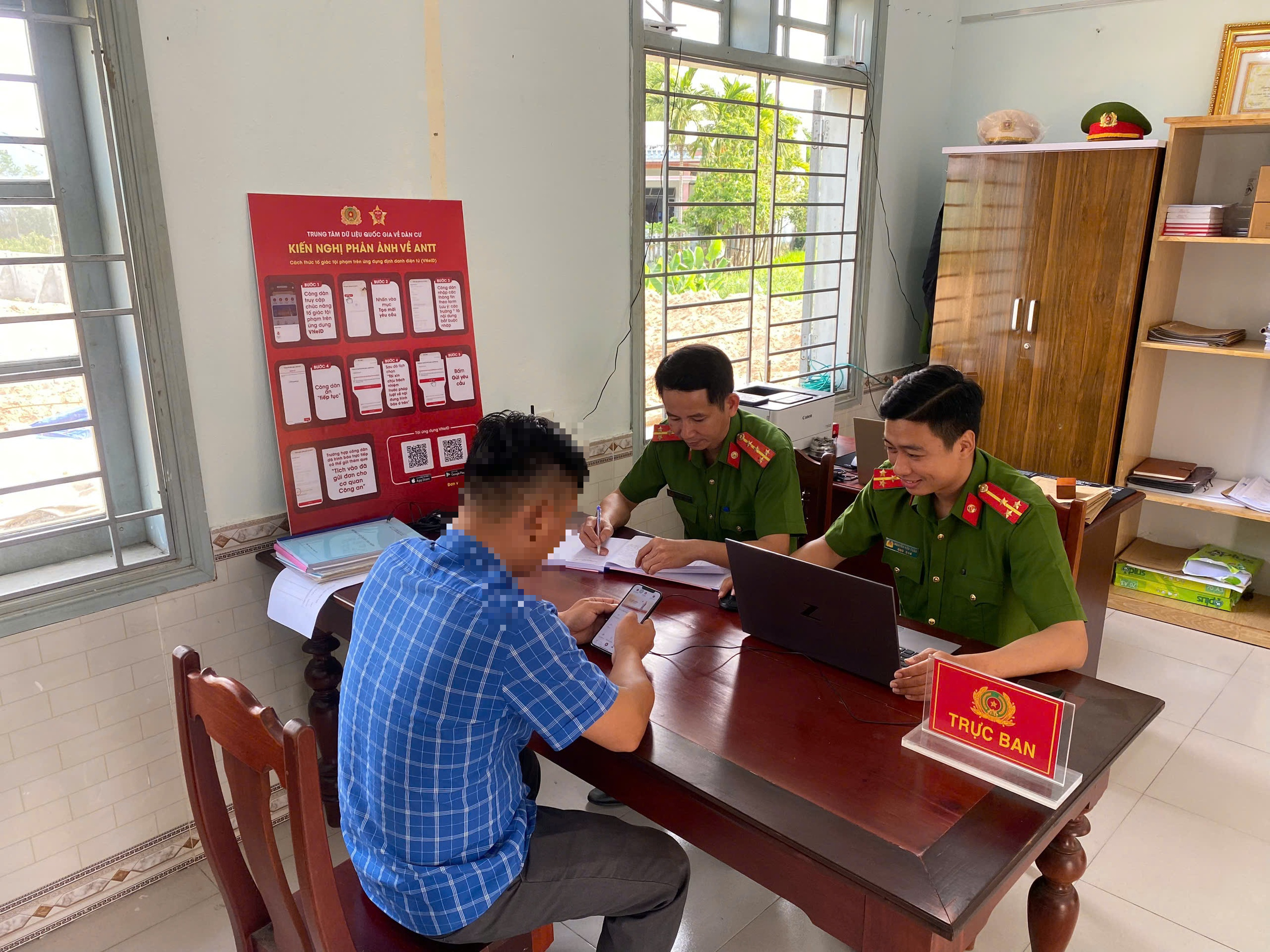 Người đ&agrave;n &ocirc;ng chuyển nhầm 410 triệu đồng v&agrave; c&aacute;i kết đầy bất ngờ- Ảnh 1.