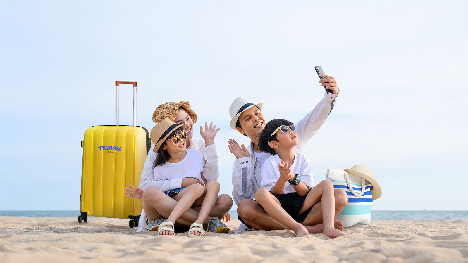 C&ugrave;ng thẻ Muadee &ldquo;sắm đủ đồ, giữ trọn mood&rdquo; cho mỗi chuyến đi. HDBank